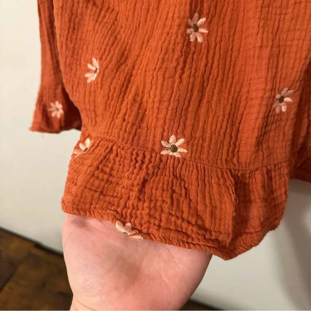 New'm V-Neck Ruffle Blouse in Rust Orange Short Sleeves Floral Daisy | Sz Large - Picture 5 of 11